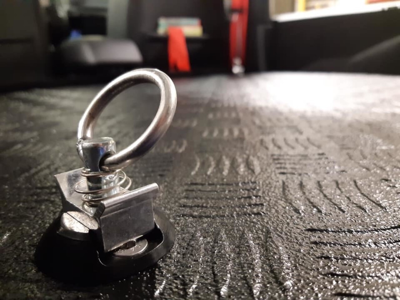 Raptor Liner 4 bottles Black (3,79 liter) Raptor Liner 4 bottles Black (3,79 liter)