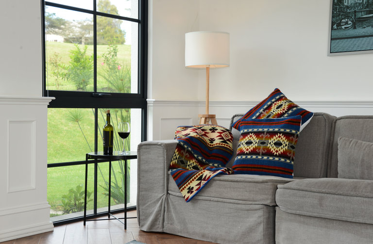 EcuaFina Plaid für das Sofa - Native Decke aus Alpakawolle - Warme Tagesdecke – Boho-Dekoration - Cotopaxi - Mix