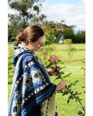 EcuaFina Alpaca Poncho Shuar Blauw