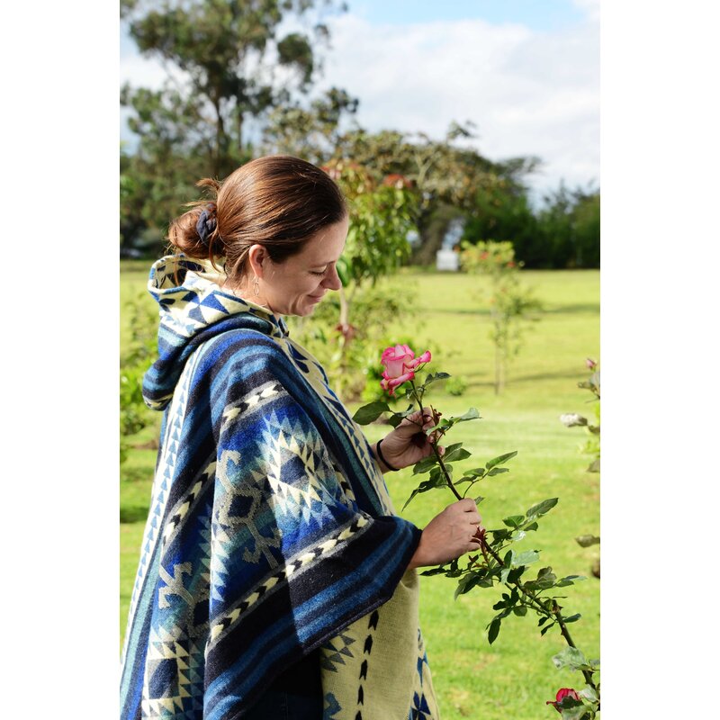 EcuaFina Alpaka Poncho Shuar Blau