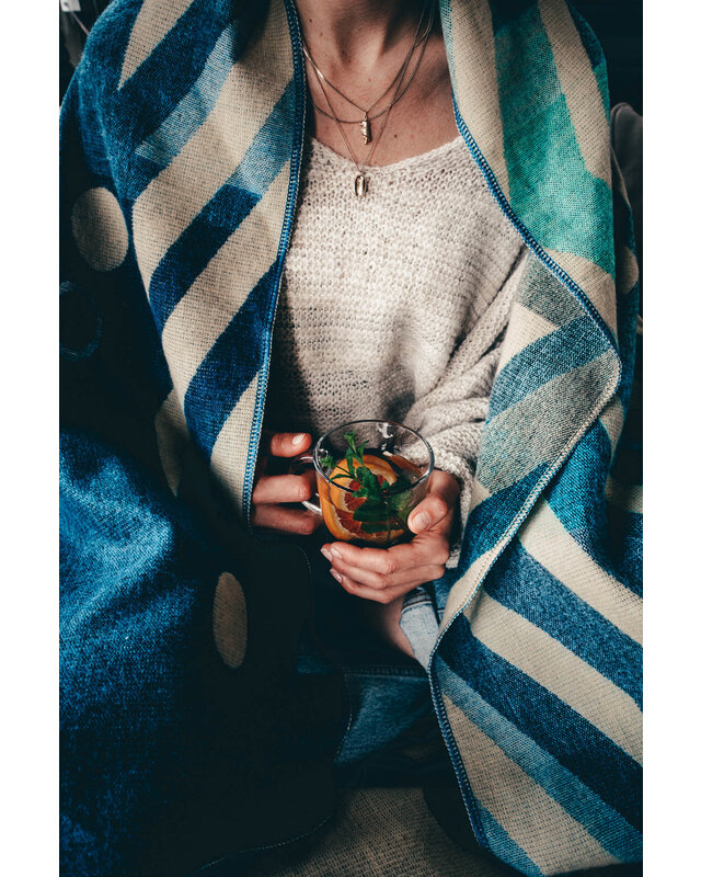 EcuaFina Imbabura Bleu Plaid en laine d'alpaga - Chaud et doux - Commerce équitable - Fait main en Équateur -