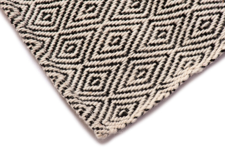EcuaFina Wool Rug Aztec - Southwestern - Ethnic Design - Black and White diamond design - Small rug