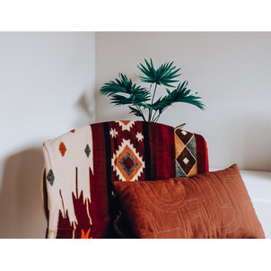 EcuaFina Alpaca Native Deken - Dubbelzijdige prints - Dutch/Native Design - FairTrade & Authentiek - Quilotoa - Rood