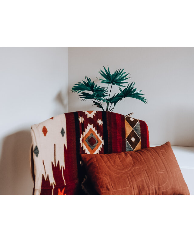 EcuaFina Alpaca Native Decke - Doppelseitige Drucke – niederländisches/einheimisches Design – FairTrade & authentisch - Quilotoa- Rot