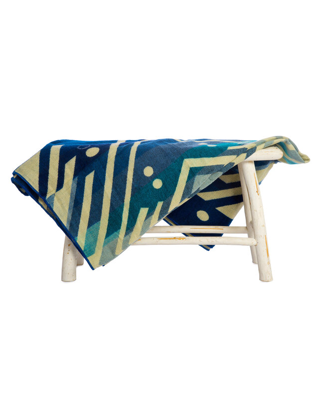 EcuaFina Petite couverture en alpaga aux motifs indigènes - Réversible - Design natif / néerlandais  - Fairtrade & Authenticité - Imbabura Bleu