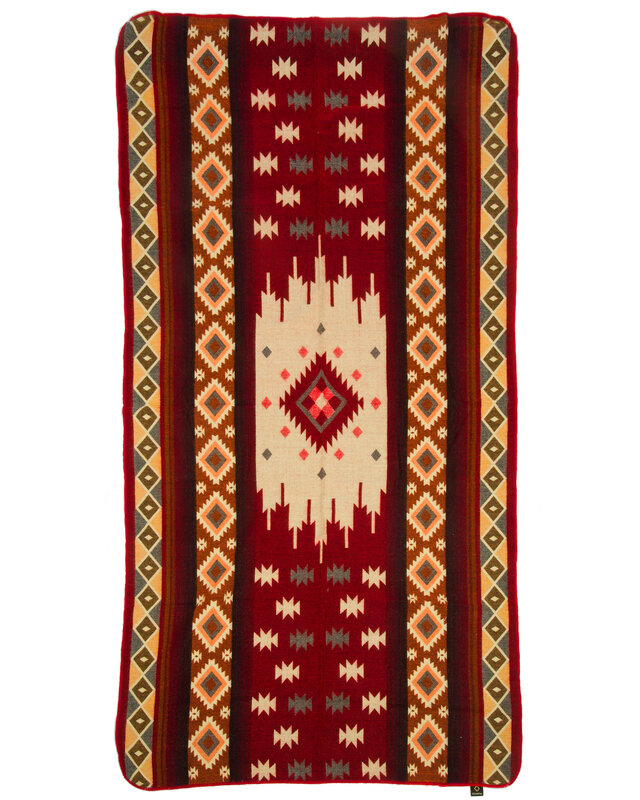 EcuaFina Mini Alpaca Native Decke - Doppelseitige Drucke – niederländisches/einheimisches Design – FairTrade & authentisch - Quilotoa - Rot
