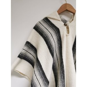 EcuaFina Poncho en Alpaga Elena Gris