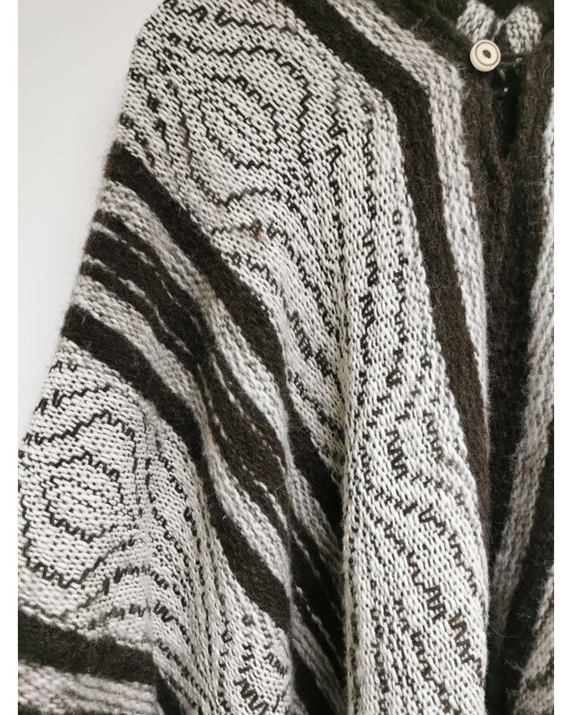 EcuaFina Poncho Elena Brown