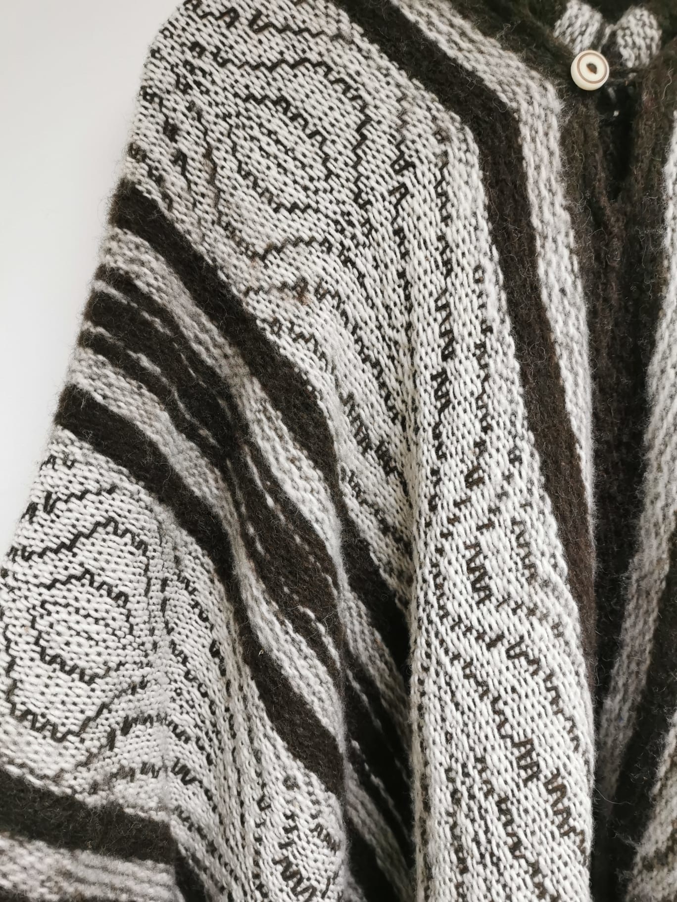 EcuaFina Poncho Elena Bruin