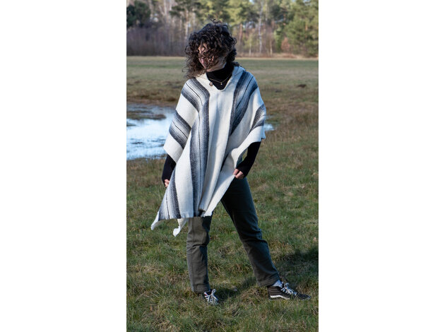 EcuaFina Poncho Elena Grey