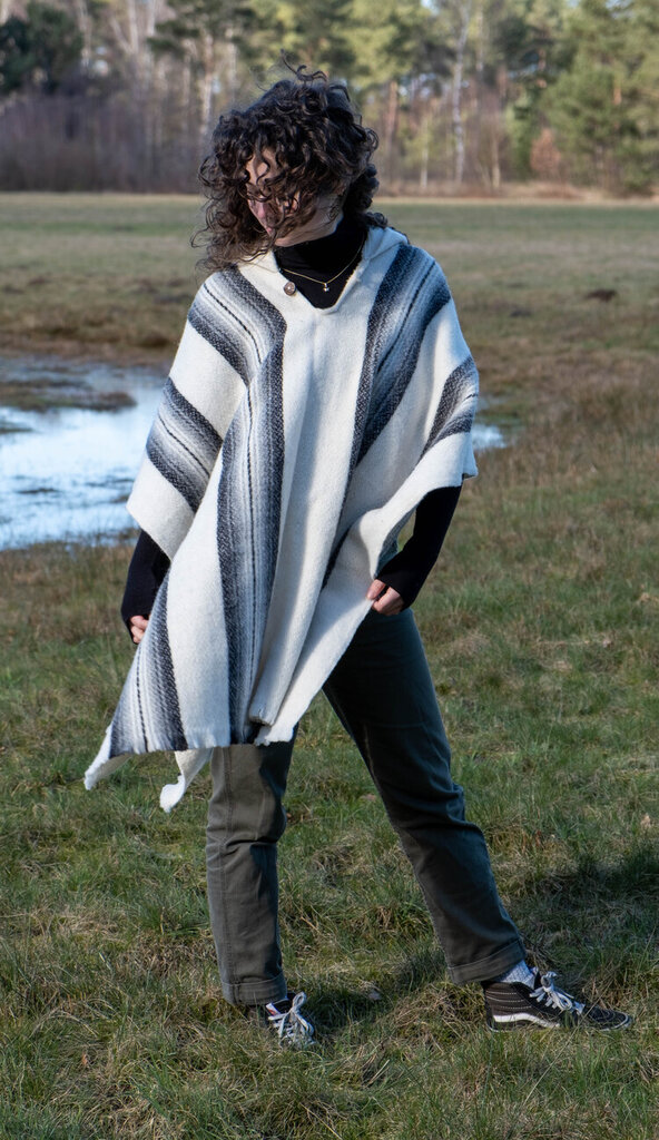 EcuaFina Poncho Elena Grey