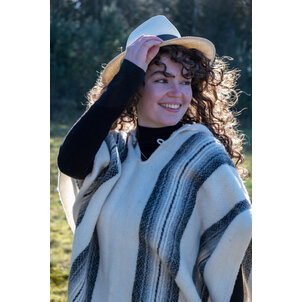 EcuaFina Poncho en Alpaga Elena Gris