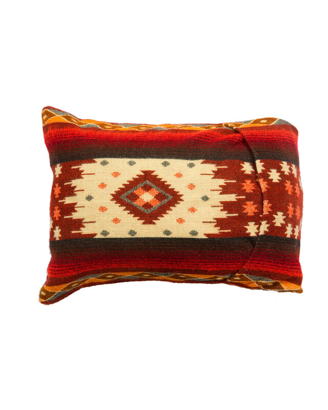 EcuaFina Kissen 60 x 40 cm – doppelseitig Quilotoa rot – inklusive Entenfeder-Innenkissen