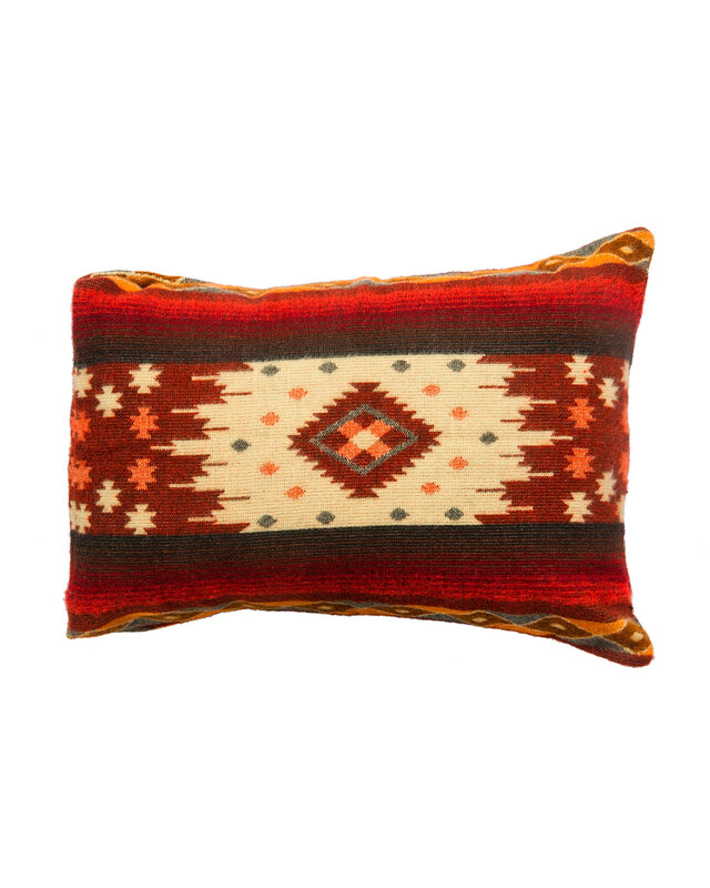 EcuaFina Kissen 60 x 40 cm – doppelseitig Quilotoa rot – inklusive Entenfeder-Innenkissen