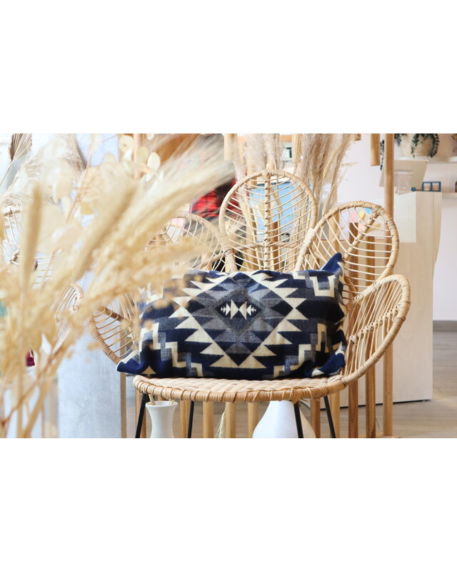 EcuaFina Coussin 60 x 40 cm - Chimborazo double face noir - avec coussin de garnissage composé d'un rembourrage 100 % plumes de canard et d'une housse 100 % coton