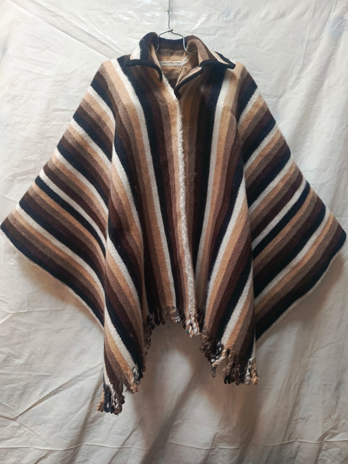 EcuaFina Magnifiques ponchos Chagra originaux en pure laine épaisse - Modèle AGUILA