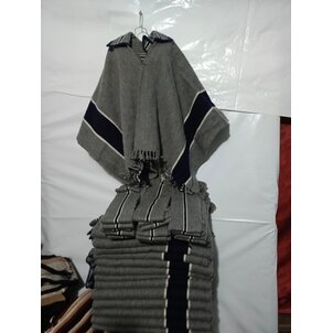 EcuaFina Beautiful original, heavy pure wool Chagra poncho - Model  CARPINTERO