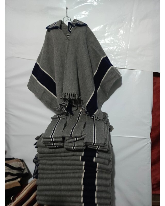 EcuaFina Magnifiques ponchos Chagra originaux en pure laine épaisse - Modèle  CARPINTERO