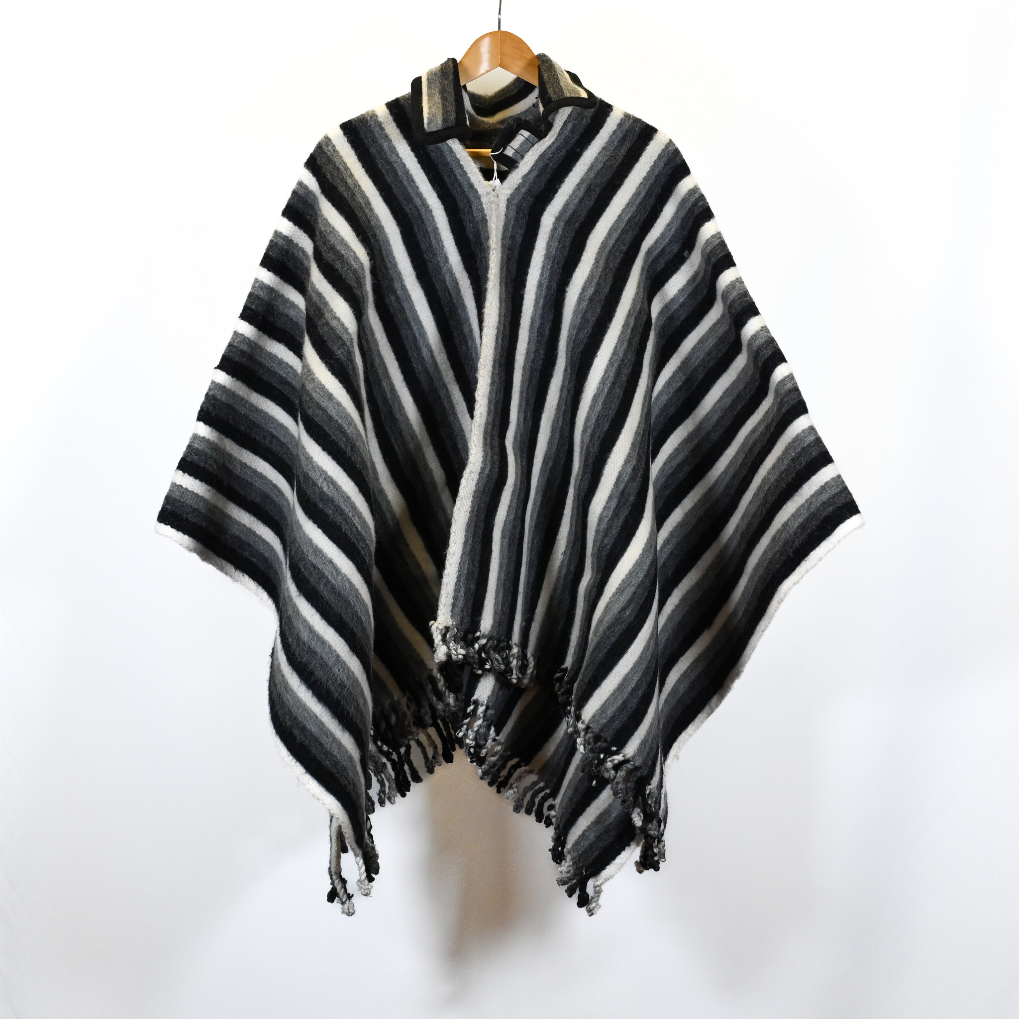 EcuaFina Magnifiques ponchos Chagra originaux en pure laine épaisse - Modèle BUHO