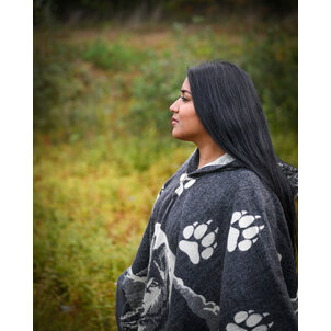 EcuaFina Poncho Dibujo - Lobos gris - Wolves Gray