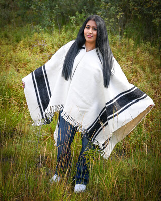 EcuaFina Poncho en Laine Chagra Ibis