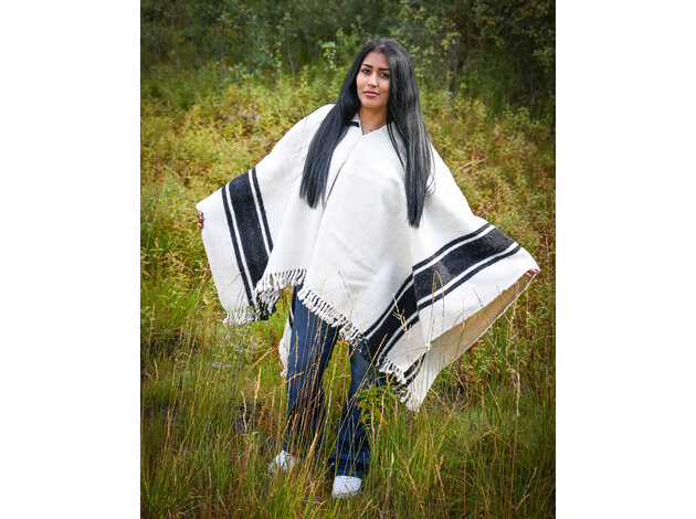 EcuaFina Magnifiques ponchos Chagra originaux en pure laine épaisse - Modèle IBIS