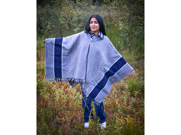 EcuaFina Prachtige originele, zware puur wollen Chagra poncho - Model  CARPINTERO