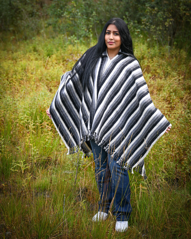 EcuaFina  Wunderschöne, schwere originale Chagra Poncho - Model BUHO