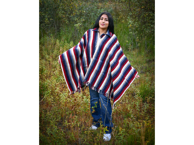 EcuaFina  Wunderschöne, schwere originale Chagra Poncho - Model CACIQUE