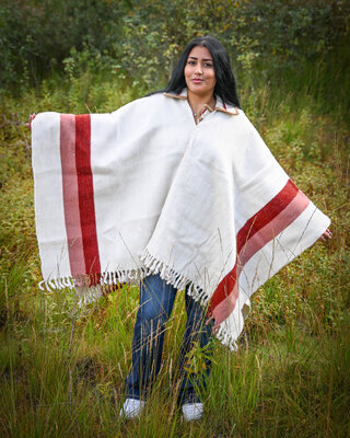 EcuaFina Wollen Poncho Chagra Tangara