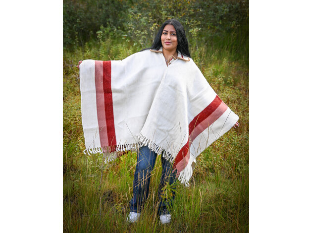 EcuaFina Poncho en Laine Chagra Tangara