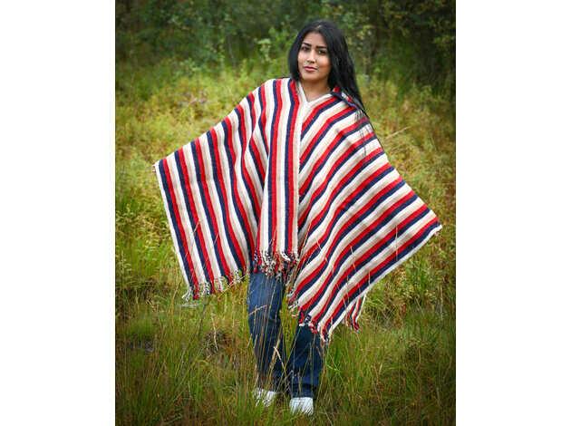 EcuaFina Magnificent original black wool Chagra poncho's - model AGUILA