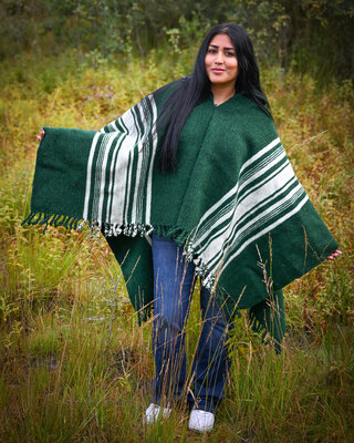 EcuaFina Wollponcho Chagra Colibri