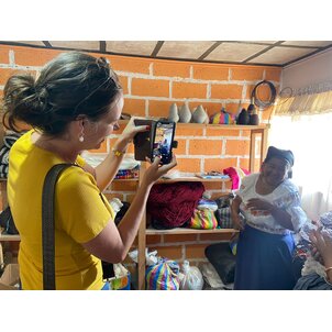 EcuaFina Poncho Elena Bruin