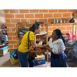 EcuaFina Poncho Elena Bruin