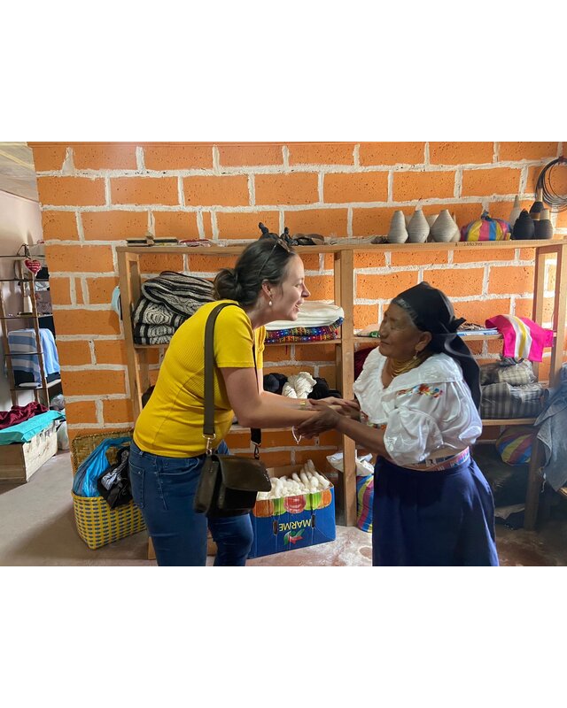 EcuaFina Poncho Elena Brown