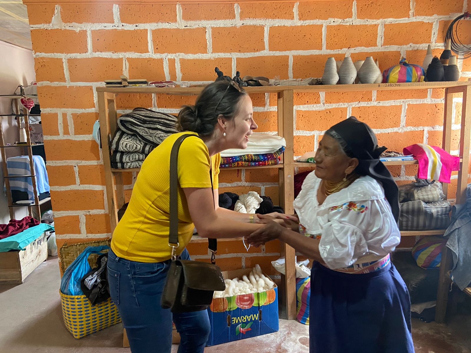 EcuaFina Poncho Elena Brown