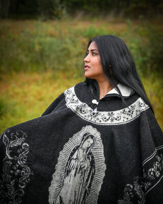 EcuaFina Poncho Dibujo - Guadalupe Zwart