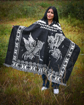 EcuaFina Poncho Dibujo Gallo Grey