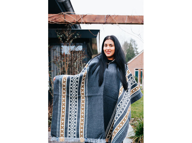 Poncho Coquitos gray - beautiful Andes motif - for women and men