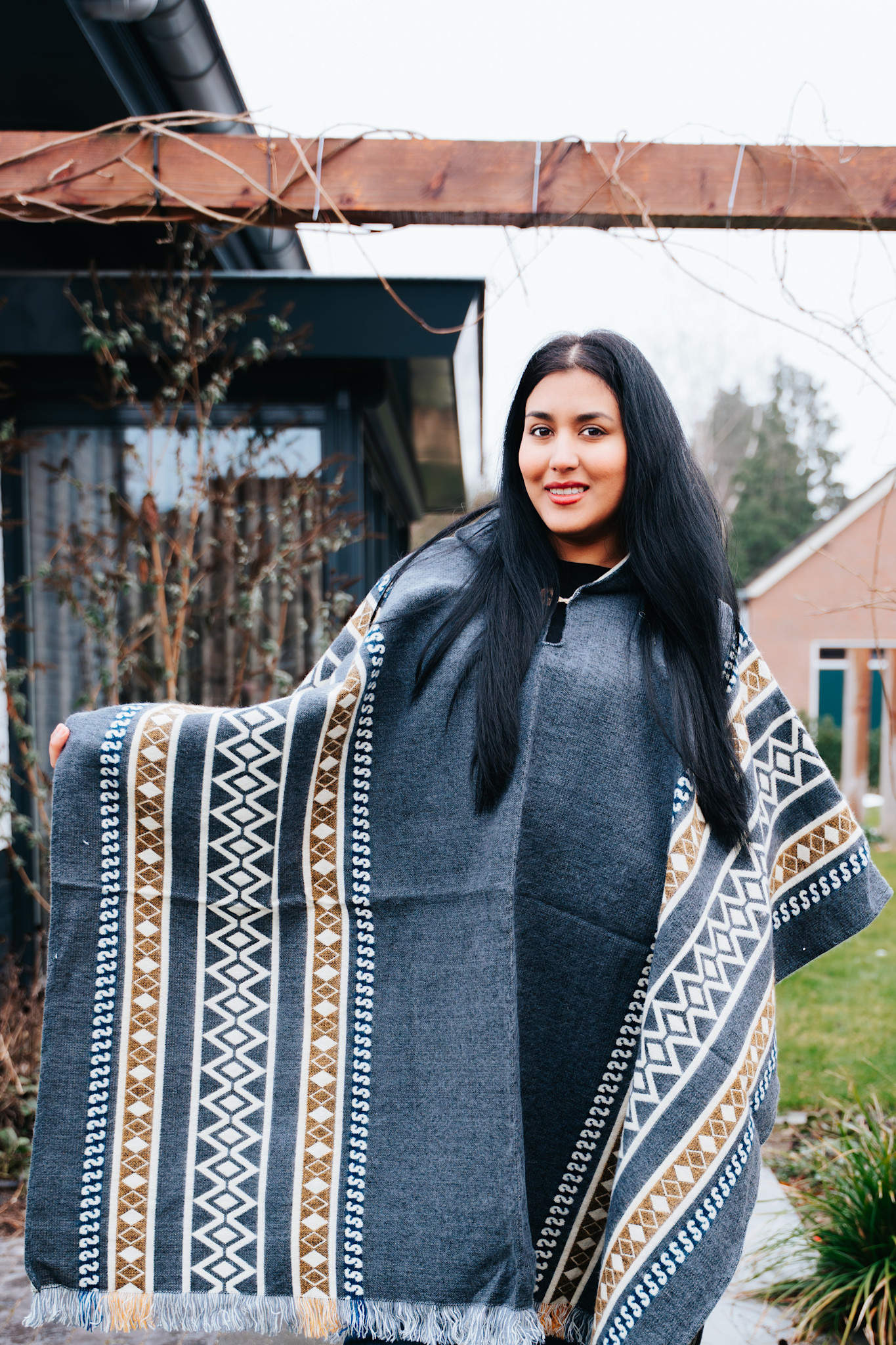 Poncho  Coquitos grijs - prachtig Andes motief - voor dames en heren