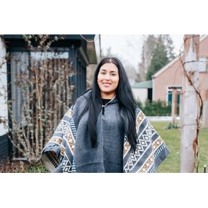 Poncho  Coquitos grijs - prachtig Andes motief - voor dames en heren