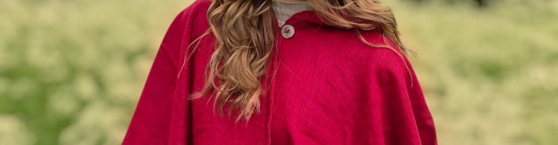 10 simpele outfits met een poncho die altijd werken