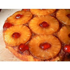 ANANAS-UMGEDREHTER KUCHEN