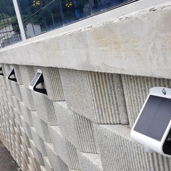 Lampada da parete solare per esterni Single Conan con sensore - bianca