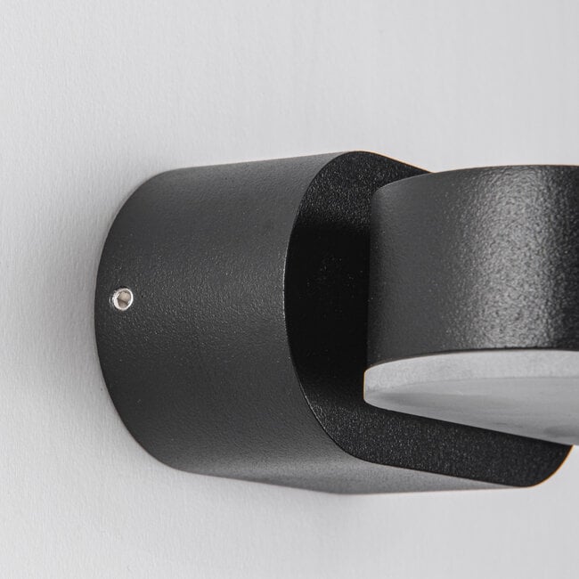 Draaibare muurlamp Isabelle - zwart met geïntegreerde LED