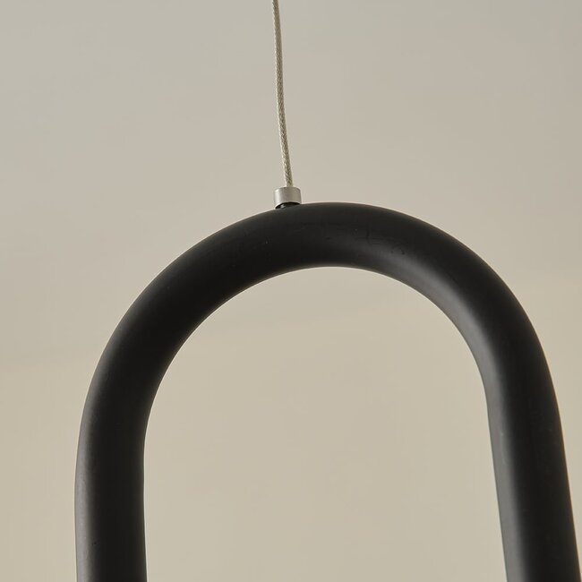 Lampada a sospensione di design Rohr - nera con LED integrato