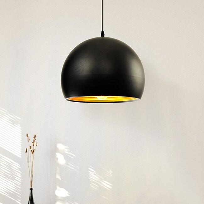 Seconda scelta: Moderna lampada a sospensione rotonda Goldy in nero e oro