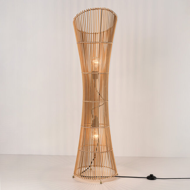 Lampada da terra Floris con bambù intrecciato - naturale