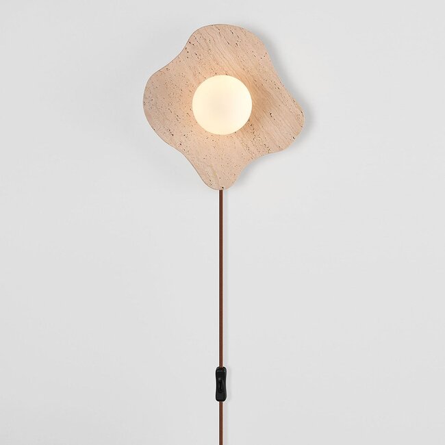 Applique Karise in travertino con sfera di vetro